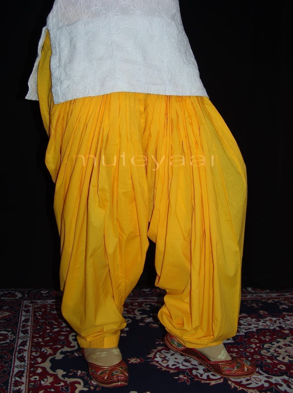 Jeans  Pants  A Plain Biscuit Colur Pant With Small Zig Zig Line On It  With 100 Pure Cotton  Freeup