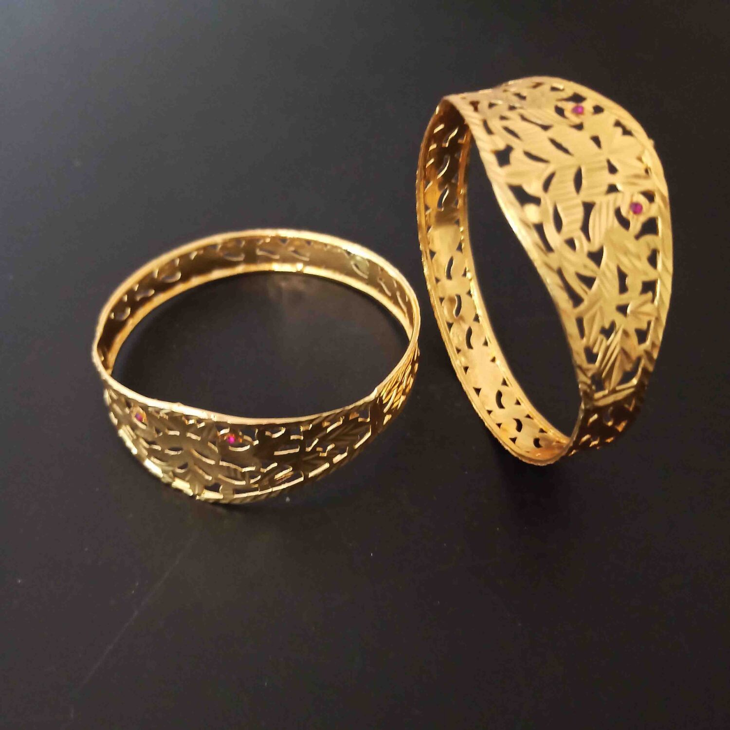 Golden Artistic Bangles Set BN184